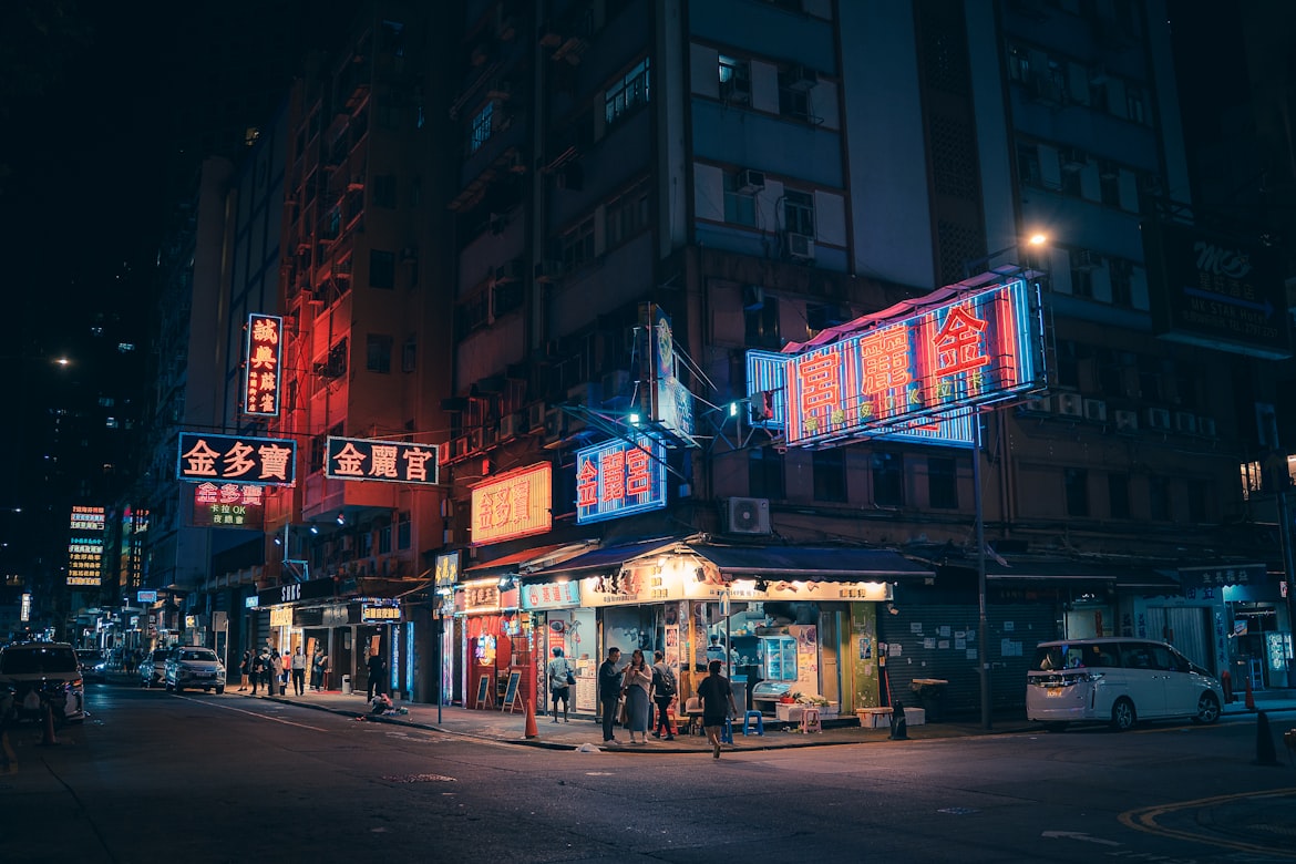 在火焰与海水之间——重读王朔