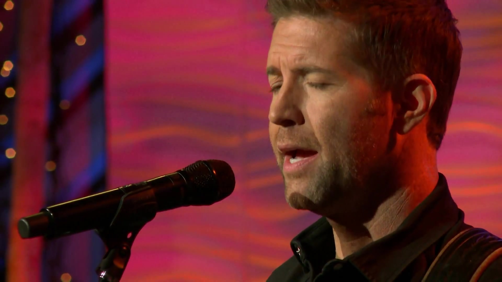 信仰的深情告白：Josh Turner《I Serve a Savior Live from Gaither Studios》