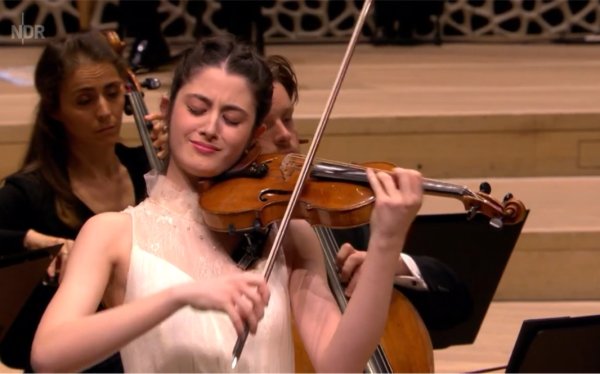 [古典乐 Classical] 玛丽亚·杜埃尼亚斯María Dueñas - Bruch Violin Concerto No.1 & Paganini Caprice No.5：天才少女的浪漫主义宣言